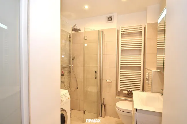 Modernes Badezimmer