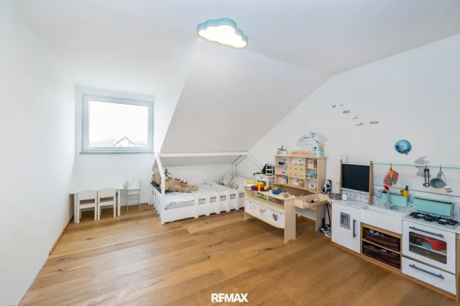 Helles Kinderzimmer OG