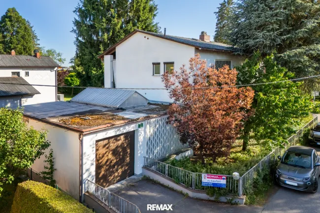 Aussenansicht mit Garage