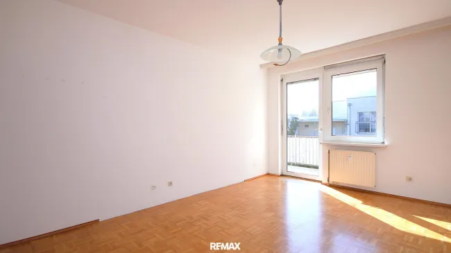 Großes Zimmer rechts mit Balkon