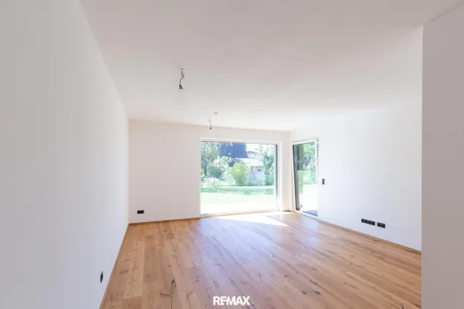 Außenansicht mit Garten