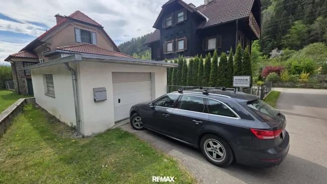 Aussenansicht mit Garage