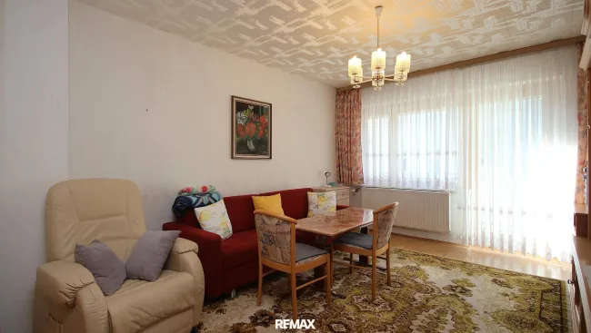 Wohnzimmer/Zugang Balkon