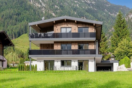 Hochwertige 4-Zimmer Wohnung mit Balkon - Erstbezug!