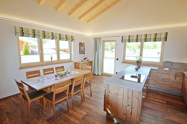 Großzügiges Haus mit Einliegerwohnung am Fuße der Loferer Steinberge - Bild