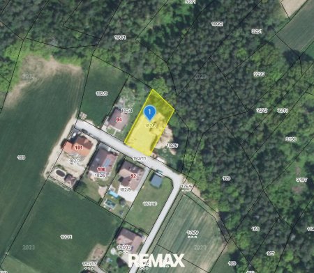 Baugrundstück mit Bodenplatte, Baubewilligung und Einreichplan für Einfamilienhaus, Garage und PKW Stellplatz