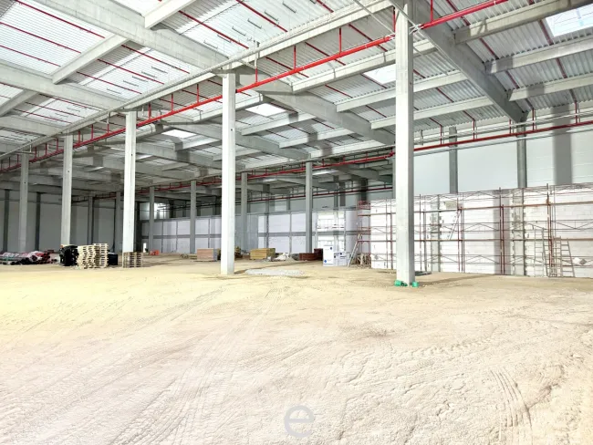 Direkt an der Grenze zwischen Österreich, Slowakei und Ungarn I Lager- und Produktionshalle ab 3.500 m² zu mieten - Bild