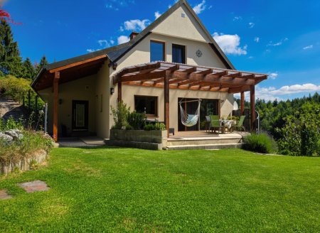Einfamilienhaus mit großzügigem Terrassengrundstück und Erweiterungspotenzial