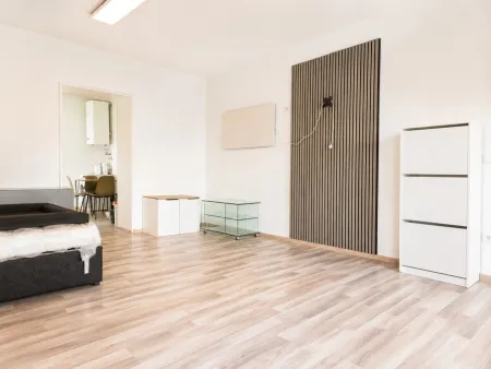 Vielseitiges Geschäftslokal / Apartment mit Auslage – sofort bezugsfähig