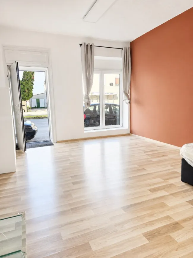 Vielseitiges Geschäftslokal / Apartment mit Auslage – sofort bezugsfähig - Titelbild