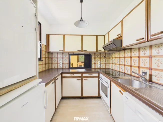 Renovierungsbedürftiger Bungalow mit großem Grundstück - Bild