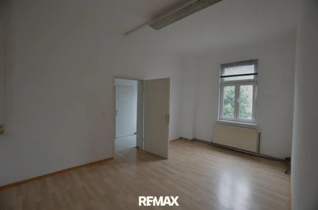 Büroflächen mit Lagerraum - Bild