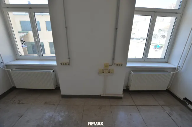 Büro oder Lager im 1. Stock - Bild