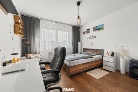 Froschberg – 3-Zimmerwohnung mit Loggia & zwei Tiefgaragenplätzen