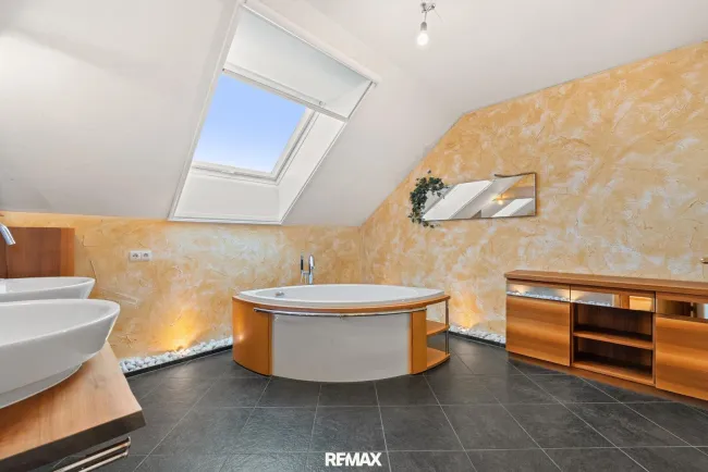 Licht, Raum & Lebensqualität - Gepflegtes Einfamilienhaus mit Garten & Sauna - Bild