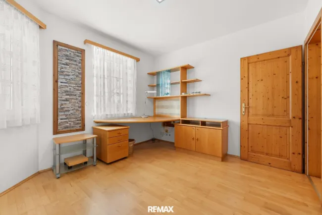 Büro EG