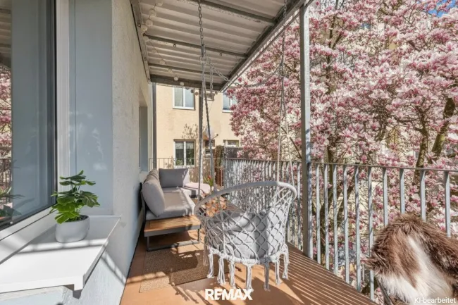 Mitten im Zentrum: Stilvolles Altbaujuwel mit ruhiger Balkon-Oase - Bild
