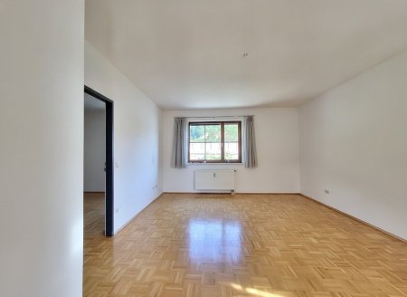 Traumhafte Balkonwohnung am Fuße des Schlossberges – Provisionsfrei!