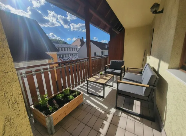 Traumhafte Balkonwohnung am Fuße des Schlossberges – Provisionsfrei! - Titelbild