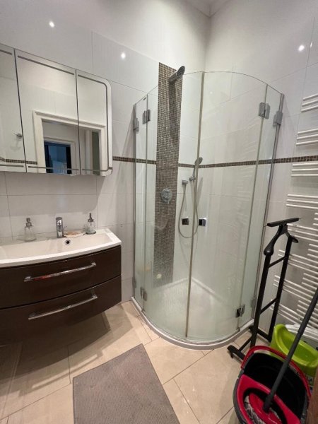 Ebene 1 (Top 10, 1. OG): Badezimmer