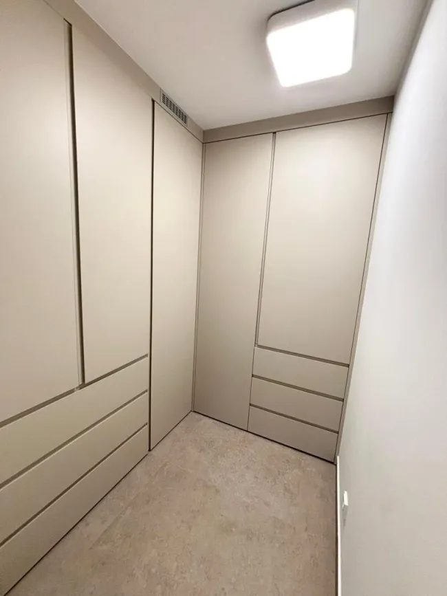 Begehbarer Schrank