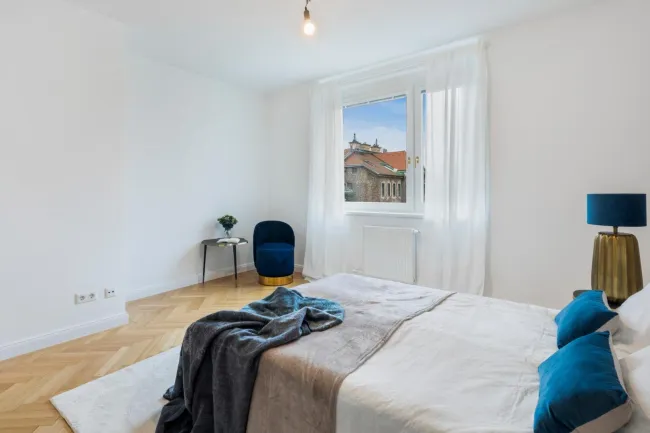 Schlafzimmer 1