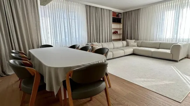 Großzügiges Wohnzimmer (spacy living room)