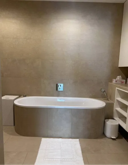 Badezimmer (bathroom)