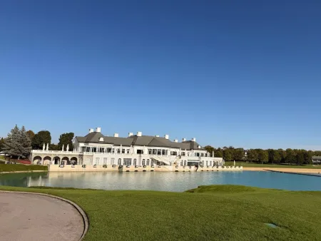 Fontana Clubhaus / FONTANA Restaurant