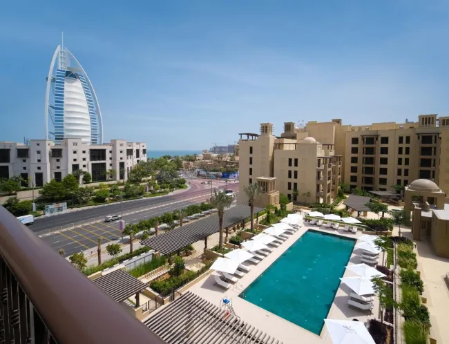Leben im grünen Paradies gegenüber dem Burj Al Arab - Bild