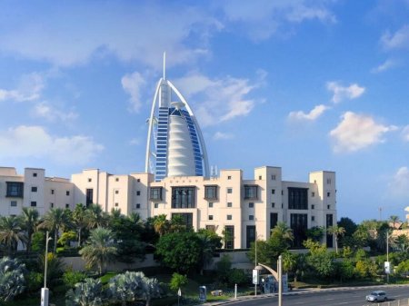 Leben im grünen Paradies gegenüber dem Burj Al Arab