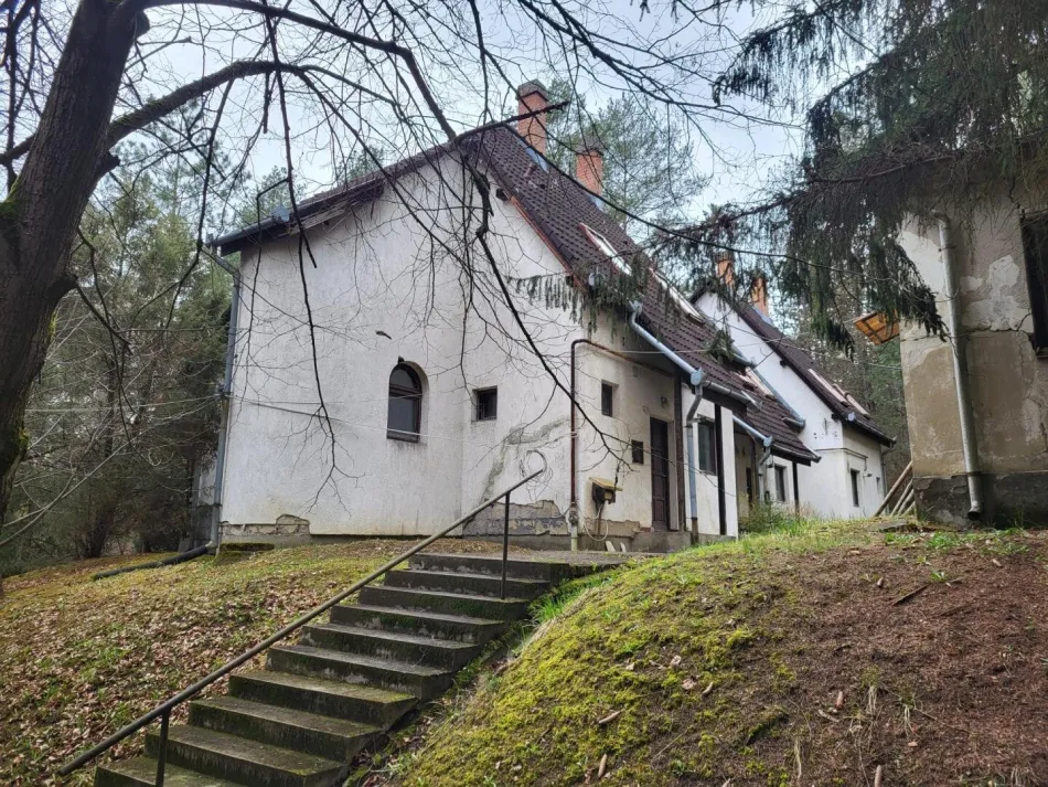 Bükkszék Hotel, Liegenschaft
