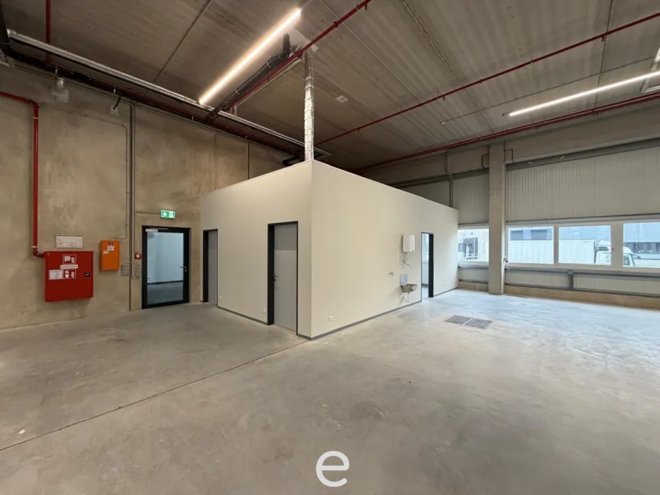 NEUBAU - Produktions / Lagerhalle mit Büroflächen in Enns/Ennshafen zu vermieten – individuell und zukunftsorientiert - Titelbild