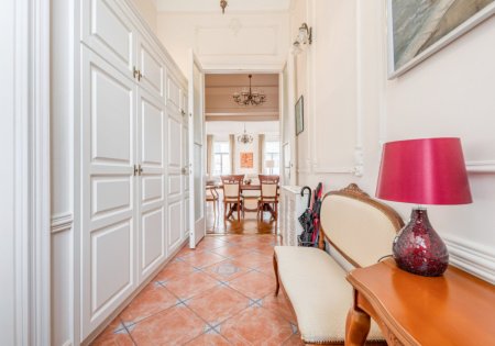 ELEGANTE UND STILVOLLE 3-ZIMMER-WOHNUNG IN BUDAPEST ZU VERKAUFEN