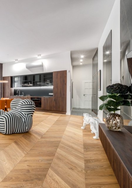 SCHÖNE 3-ZIMMER-WOHNUNG MIT DESIGNERMÖBELN IN DONAUNÄHE IN BUDAPEST ZU VERKAUFEN