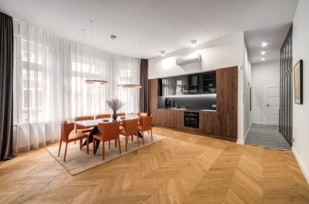 SCHÖNE 3-ZIMMER-WOHNUNG MIT DESIGNERMÖBELN IN DONAUNÄHE IN BUDAPEST ZU VERKAUFEN