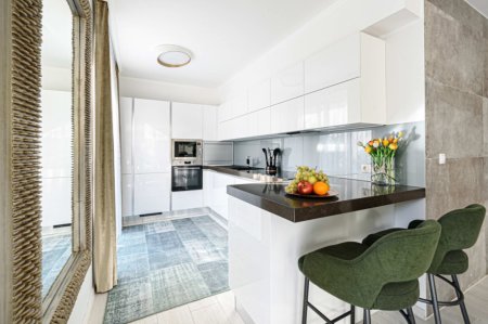 LUXUSWOHNUNG MIT PRIVATGARTEN & POOL