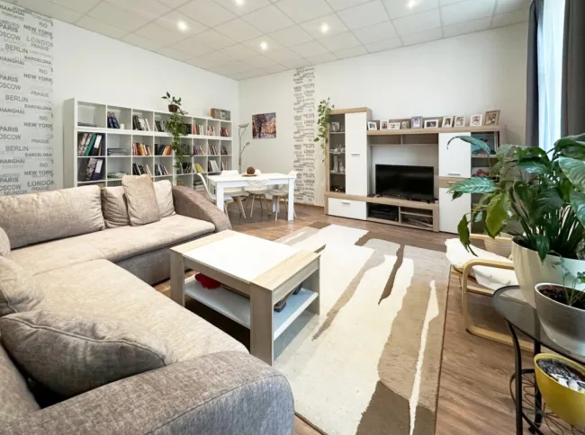 Sonnige 2 Zimmer Wohnung, 69 m² – Palastviertel, 8. Bezirk - Titelbild
