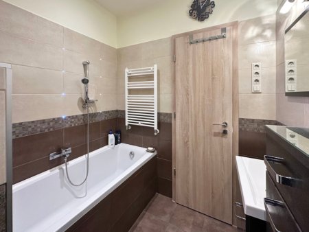 Sonnige 2 Zimmer Wohnung, 69 m² – Palastviertel, 8. Bezirk