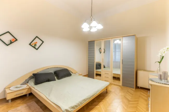 Stilvoll sanierte 3-Zimmer-Wohnung nahe Astoria – Top Lage im Herzen von Budapest - Bild