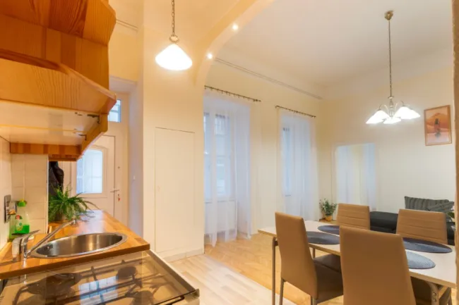 Stilvoll sanierte 3-Zimmer-Wohnung nahe Astoria – Top Lage im Herzen von Budapest - Titelbild