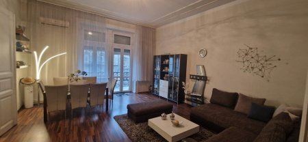 Altbauwohnung mit Balkon im Palotanegyed in Budapest zum Verkauf