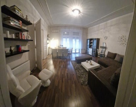 Altbauwohnung mit Balkon im Palotanegyed in Budapest zum Verkauf