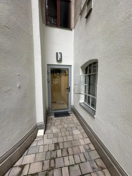 UG Eingang vom Innenhof