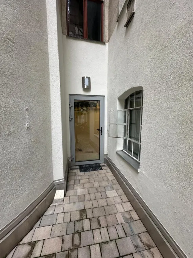 UG Eingang vom Innenhof