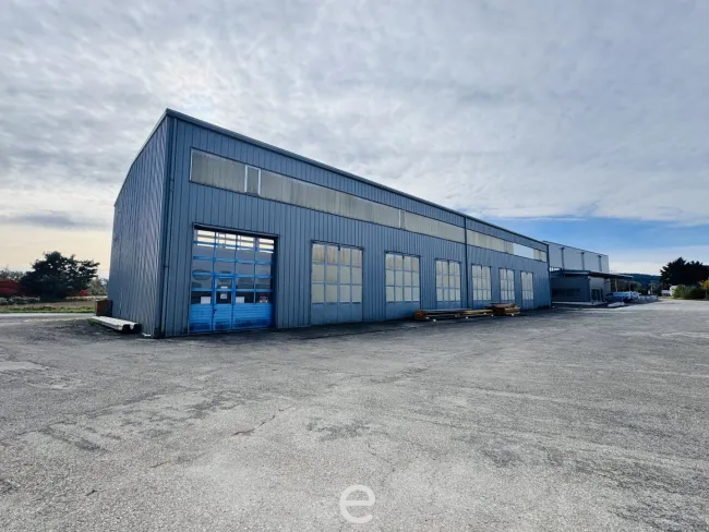 Lager-/Produktionshalle mit 1056,88m² in Schlatt bei Lambach zu vermieten! - Titelbild