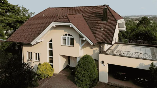 Villa_Baden_Front_Garage_