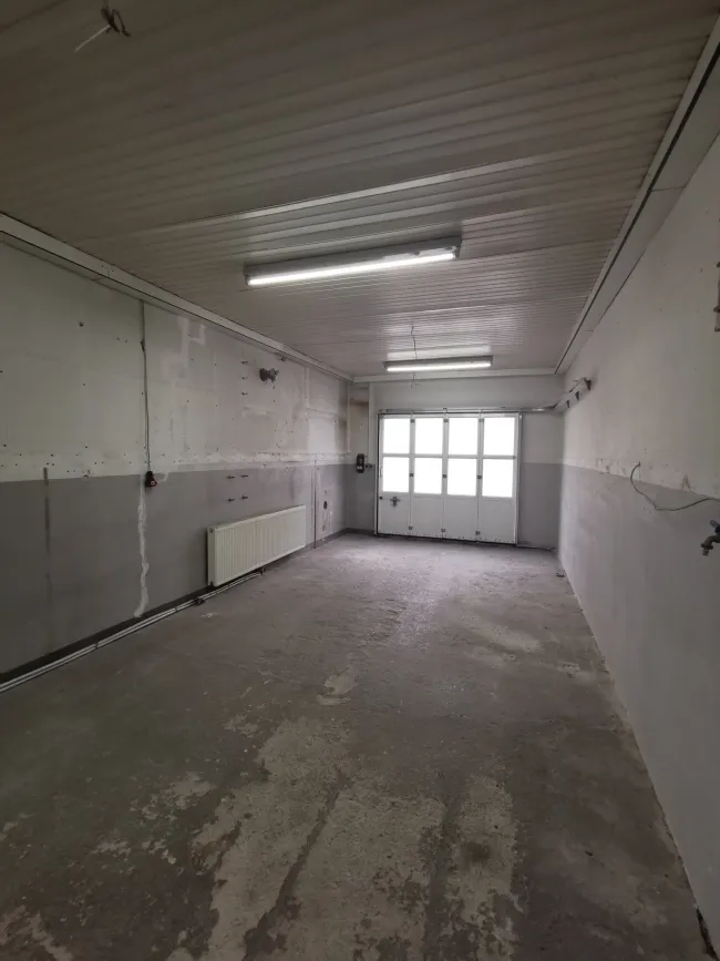 Garage 1.jpg