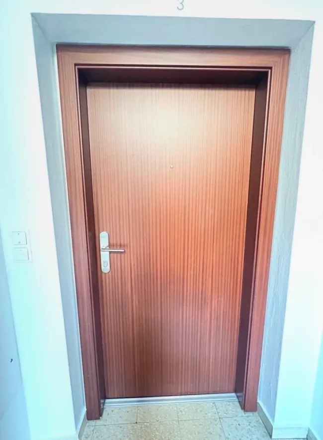 Wohnungstür neu.jpeg