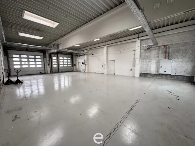 Lagerfläche mit Büros Wels Terminal - ab sofort zu mieten, befristet - Titelbild